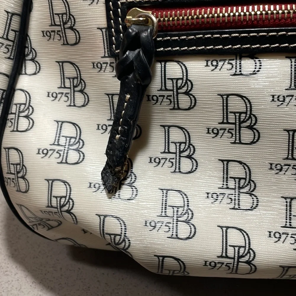 Dooney & Bourke Black and White Logo Shoulder Bag and black canvas tote bundle - Picture 4 of 16